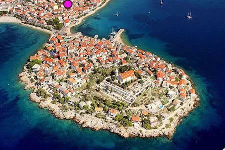 Charming Seaside Apartment Примоштен Экстерьер фото
